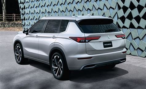 2023 Mitsubishi Outlander Review, Pricing, and Specs