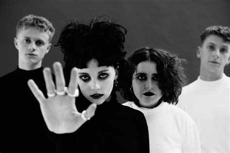 Review De Pale Waves