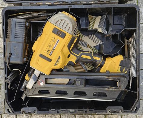 nastřelovací pistole DeWalt DCN692 (model 2021) | Aukro