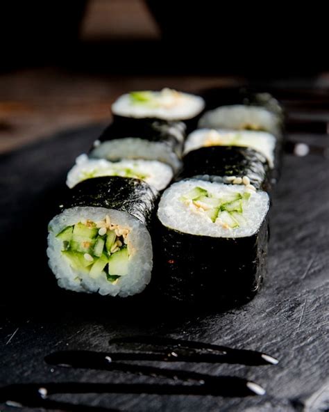 Maki Roll Mit Gurken Und Sesam Kostenlose Foto