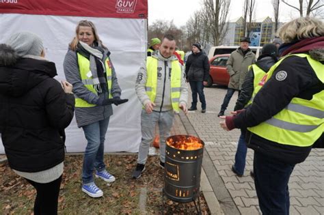 ÖPNV Streik Tausende Beschäftigte fordern bessere Arbeitsverhältnisse