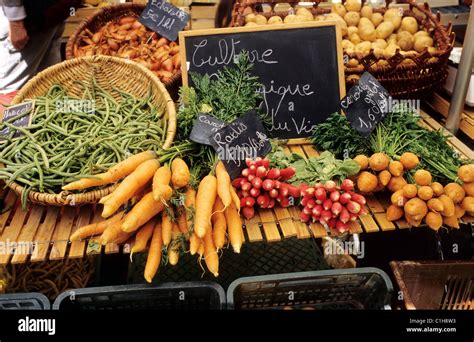 France, Aveyron, Villefranche de Rouergue market Stock Photo - Alamy