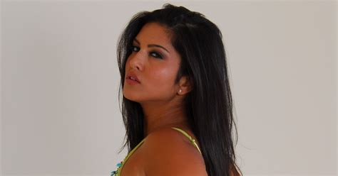 HOT SUNNY LEONE IN GREEN PANTY LINGERIE PICS SUNNY LEONE UNSEEN Sunny Leone S Latest News