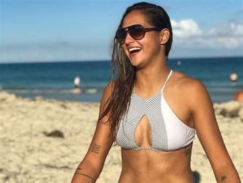 Deyna Castellanos Deleita A Todos Sus Seguidores Con Fotos En Bikini