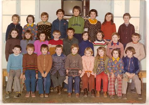 Photo de classe CM1 de 1977 école Public Copains d avant