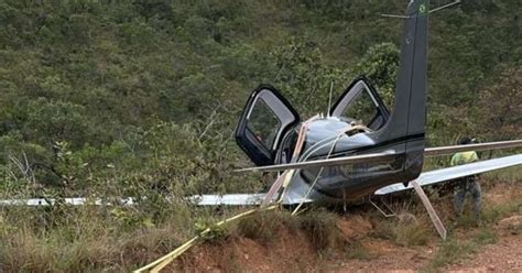 Aeronave Faz Pouso De Emerg Ncia E Piloto Aciona Paraquedas V Deo