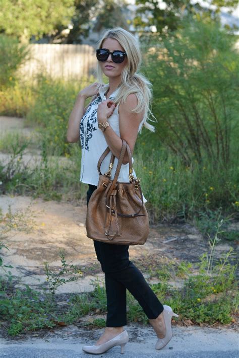Two Ways To Wear Nude Heels In Fall Lipstick Heels And A Baby