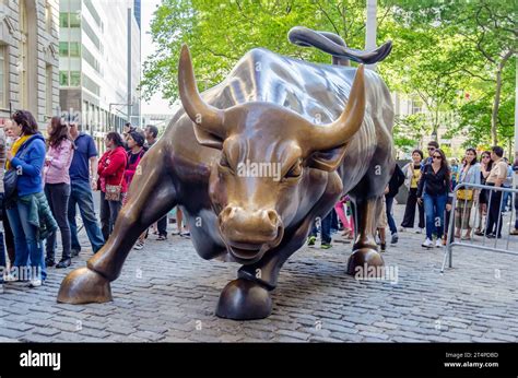 NEW YORK CITY - MAY 27: The landmark Charging Bull in Downtown ...