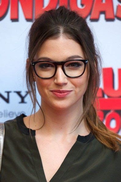 832 Best Celebrities Wearing Glasses Images On Pinterest Sunglasses Woman Fashion And Eye Glasses