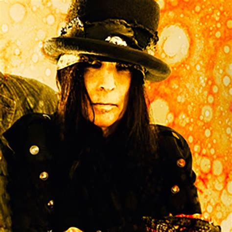 Mick Mars ex Mötley Crüe anuncia su primer disco en solitario y