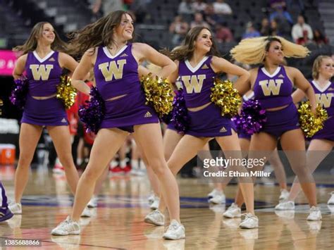 1,032 University Of Washington Cheerleaders Stock Photos, High-Res Pictures, and Images - Getty ...