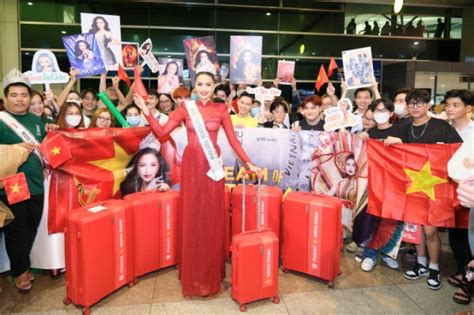 Ngọc Châu lên đường thi Miss Universe 2022 Mẹ nàng hậu tiếp tục diện