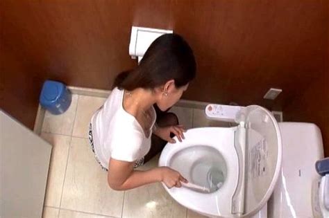 Watch トイレ掃除は乳首が見れる有難い Ol 胸ちら 胸チラ Porn SpankBang