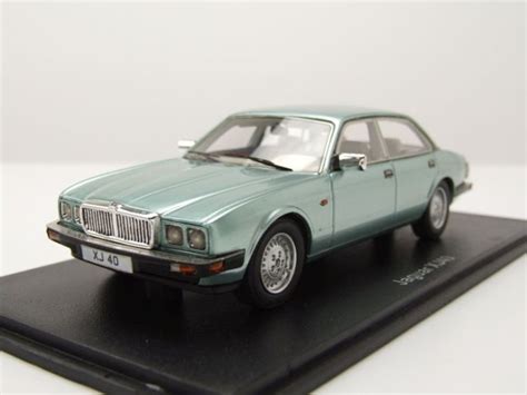 Modellauto Jaguar XJ40 Sovereign 1990 hellgrün metallic 1 43 Neo Scal