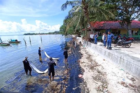 Bakamla Bersih Bersih Pantai Melayu Dari Tumpahan Minyak Hitam Akurat