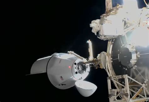 Spacex Dragon Cargo Mission Docks To Space Station Aviation Week Network