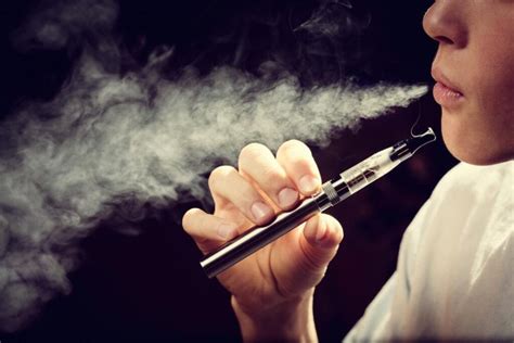 Vaping Vs Smoking Pros And Cons Of Both In 2024 The Event Chronicle