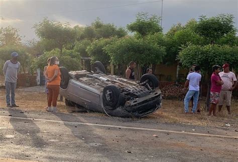 Uma Pessoa Morre E Quatro Ficam Feridas Ap S Carro Capotar Na Ce