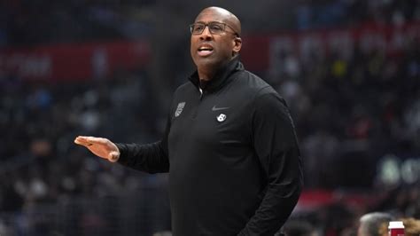 Kings Mike Brown St Unanimous Winner Of Nba S Coach Of The Year Award