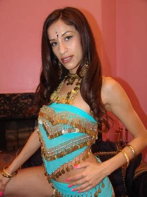 Horny Indian Aruna Gets Her Pussy Pumped Fu XXX Dessert Picture