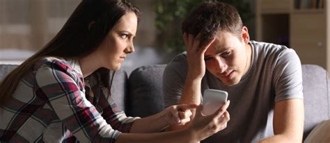 8 Types Of Betrayal In Relationships That Can Be Damaging