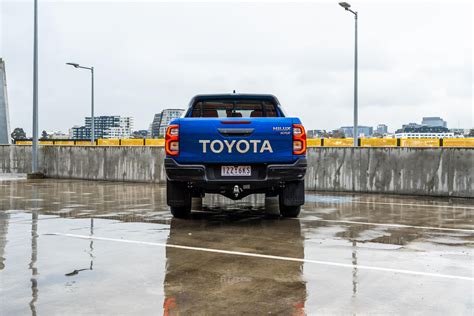 Nissan Navara Vs Toyota Hilux Comparison Carexpert