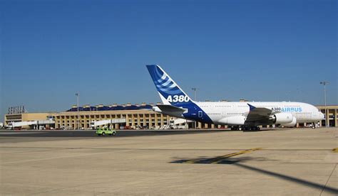 Aena Adjudica Las Obras Del Recrecido De La Pista Del Aeropuerto De