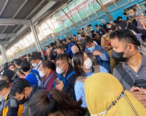 Krl Relasi Nambo Jakarta Kota Alami Gangguan Teknis Di Stasiun Depok