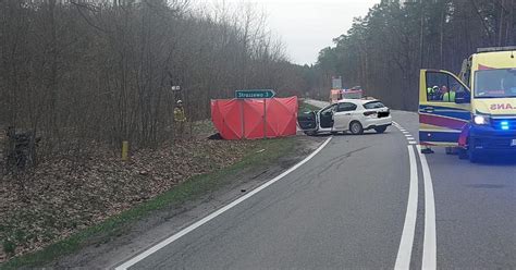 Tragiczne zderzenie samochodu z motocyklem Nie żyje 81 latek Wiadomości