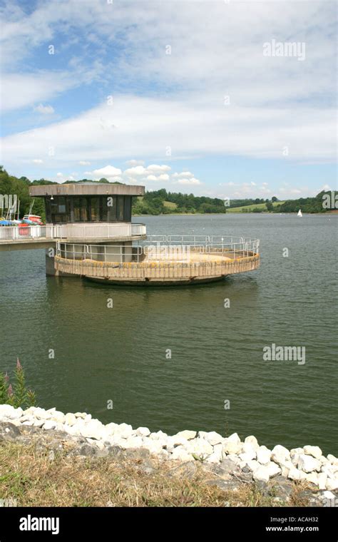 Sailing ardingly reservoir lake west hi-res stock photography and ...