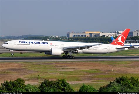 TC LJC Turkish Airlines Boeing 777 3F2 ER Photo By Jay Cheung ID