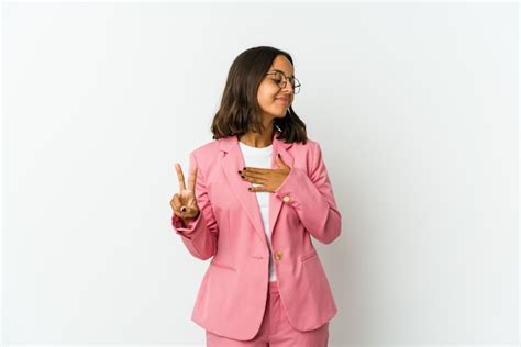 Mujer De Negocios Latina Joven Aislada Foto Premium