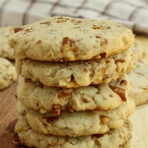 Pecan Sandies | RecipeLion.com