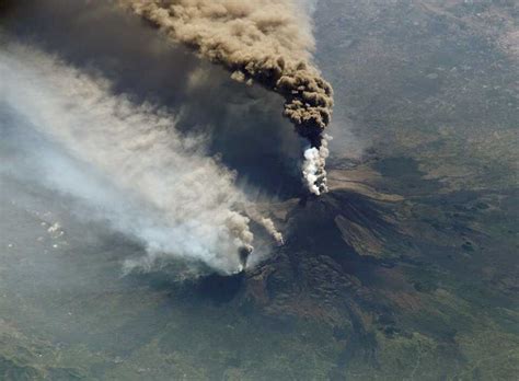 Top 10 Most Dangerous Volcanoes In The World यह है दुनिया के 10 प्रलयकारी ज्वालामुखी जो कर