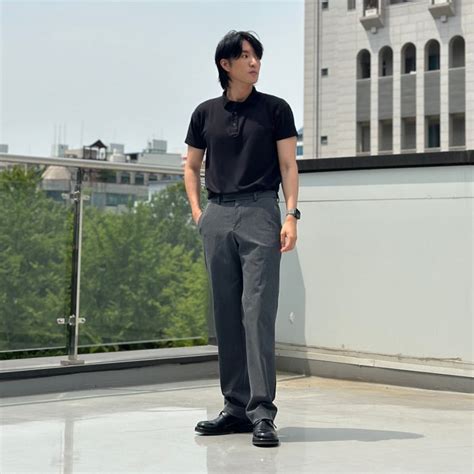 30대 남자 직장인 출근룩 머슬핏 폴로 카라티 회색 슬랙스 더비슈즈 오피스룩 코디 추천 네이버 블로그