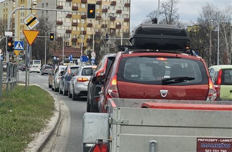 Gigantyczne korki w centrum Kielc Przez wyłączaną sygnalizację