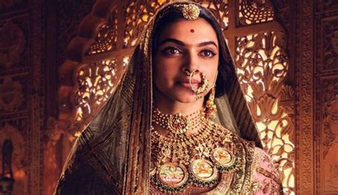 Padmaavat Hindi Movie Review - Bollymoviereviewz