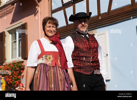 Traditionelle trachten Fotos und Bildmaterial in hoher Auflösung Alamy