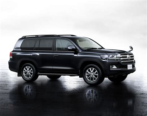 Toyota Land Cruiser Facelift Side Launched Press Image