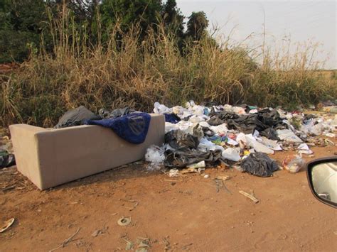 Estrada Vicinal Vem Recebendo Descarte Irregular De Lixo