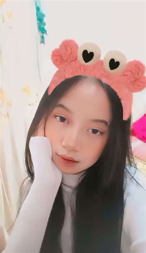 priska destria model  depok elwa