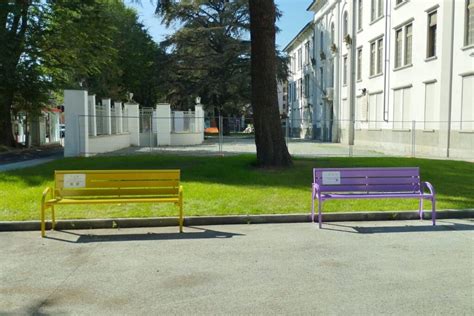 Inaugurate Ad Aosta Due Panchine Per Sensibilizzare Su Endometriosi E