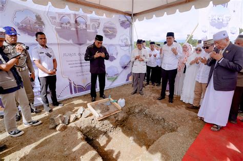 Bupati Barru Letakkan Batu Pertama Pembangunan Masjid Baiturrahman