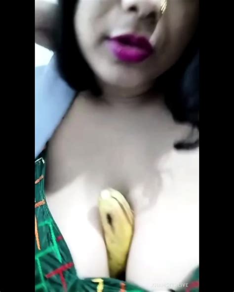 Hot Bhabi Kolkata Strip Chat Model With Face Boobs In Banana