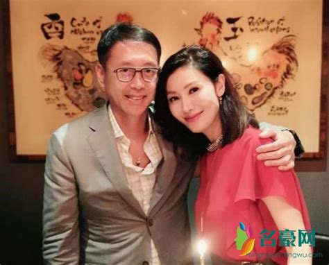 李嘉欣庆49岁生日 与老公甜蜜合影羡煞旁人 影视资讯 名豪网