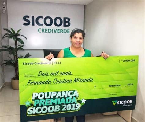 Equipe do Sicoob faz entrega do prêmio poupança premiada Portal MPA