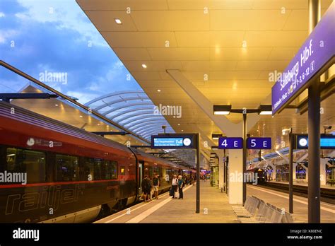 Hauptbahnhof Train Station Train Railjet Salzburg Salzburg