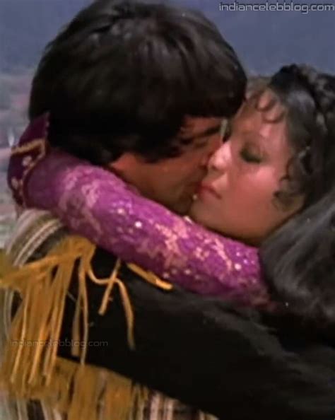 Zeenat Aman Bollywood Old Actress Dvv A Hot Bathing Hd Caps Indiancelebblog