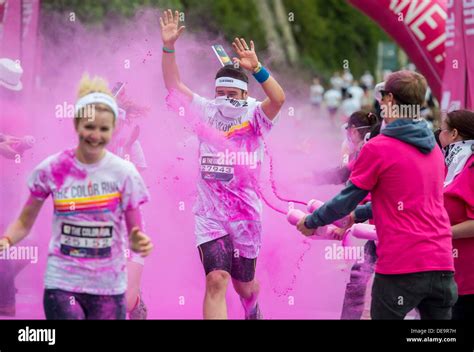 Dulux Colour Run Takes Place In Brighton Sussex Uk Known As The Happiest 5k On The Planet