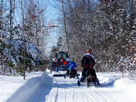 Tips For Meeting Snowmobile Trail Groomers Intrepid Snowmobiler